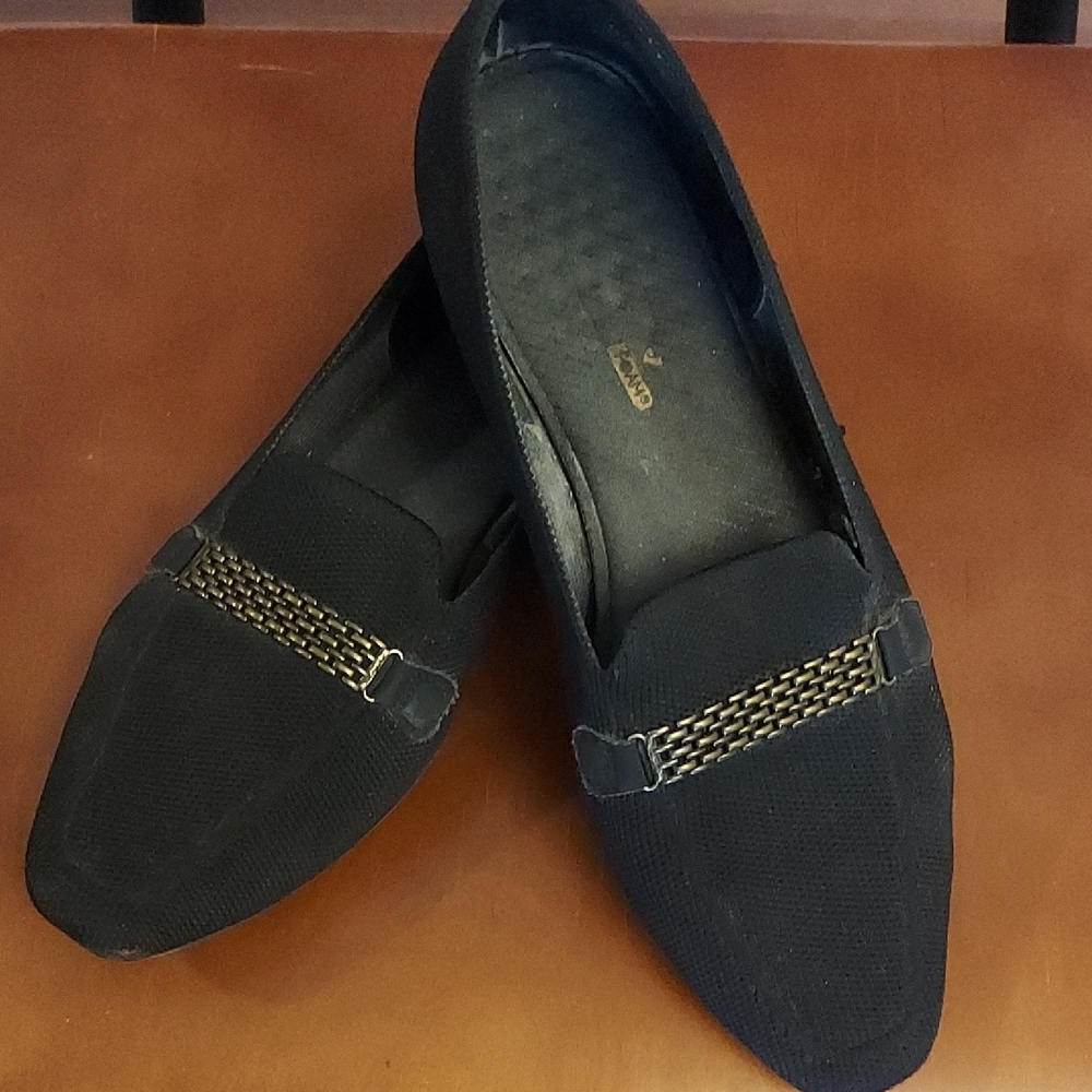 Sketchers Washable Black Loafers with Gold Chain Accent